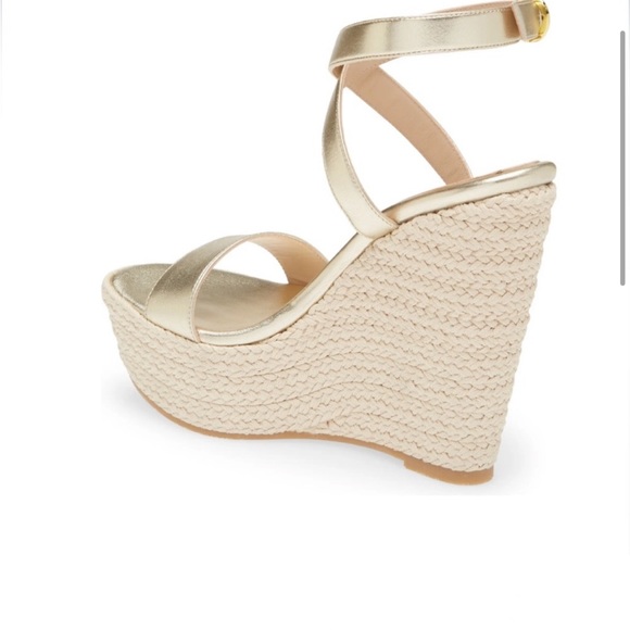 STUART WEITZMAN Alex Platform Wedge
Color: Gold
Size: 11 - Picture 10 of 15